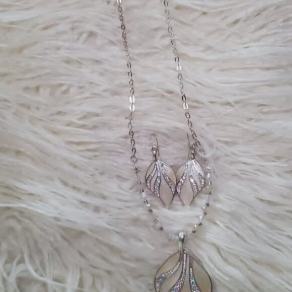 STAMPED KG Vintage Necklace Set. Leaf Design Dangle Earring & Necklace 🌴 - Picture 6 of 10